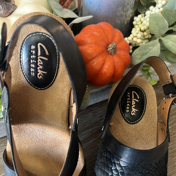 Clark Artisan Black Leather Wedges size 8.5 - Picture 3 of 10